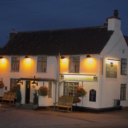 ノーサラートン The Wellington Heifer Bed & Breakfast エクステリア 写真